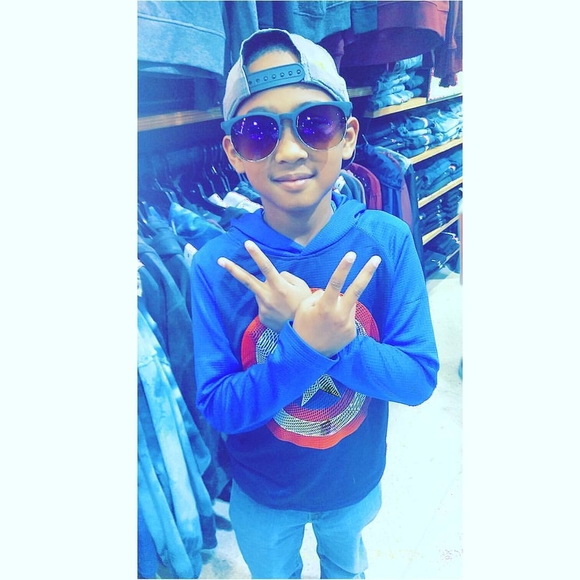 Meet your Posher, Javier - Picture 1 of 1